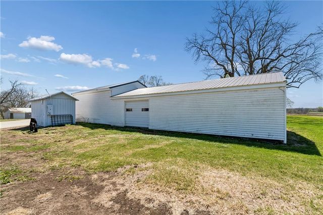 10290 W 271st Street, Louisburg, KS 66053