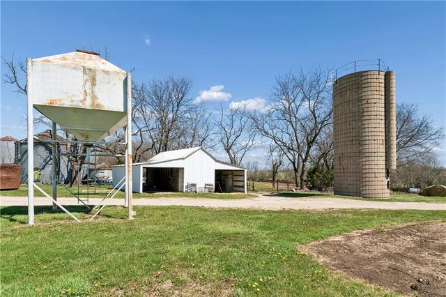 10290 W 271st Street, Louisburg, KS 66053