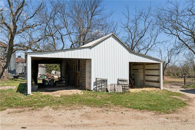 10290 W 271st Street, Louisburg, KS 66053