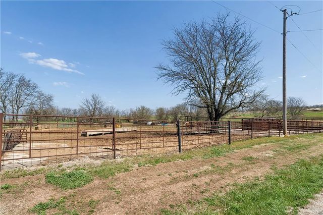 10290 W 271st Street, Louisburg, KS 66053