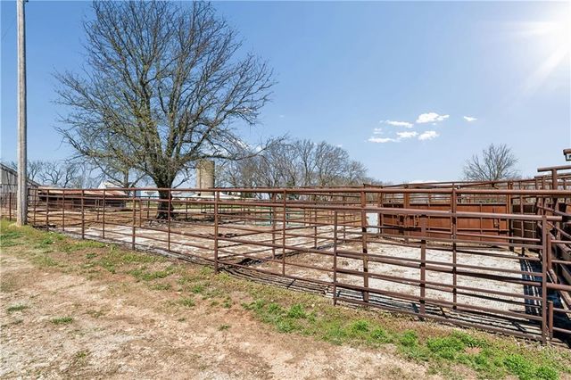 10290 W 271st Street, Louisburg, KS 66053
