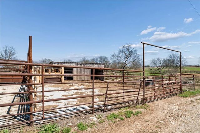 10290 W 271st Street, Louisburg, KS 66053