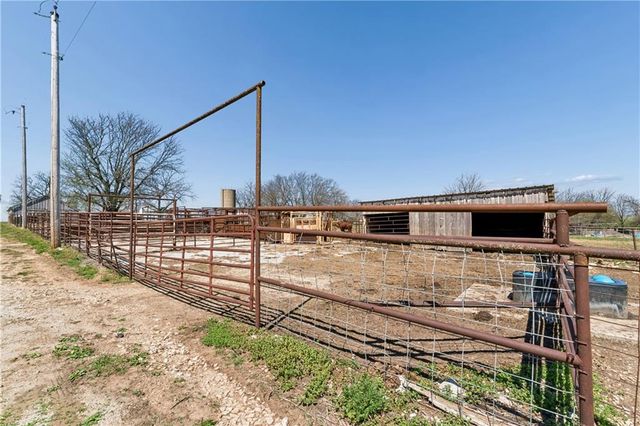 10290 W 271st Street, Louisburg, KS 66053