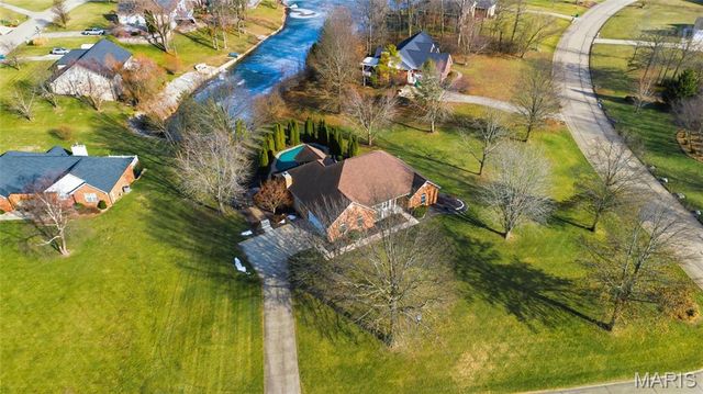 4200 Laurel Oak Lane, Smithton, IL 62285