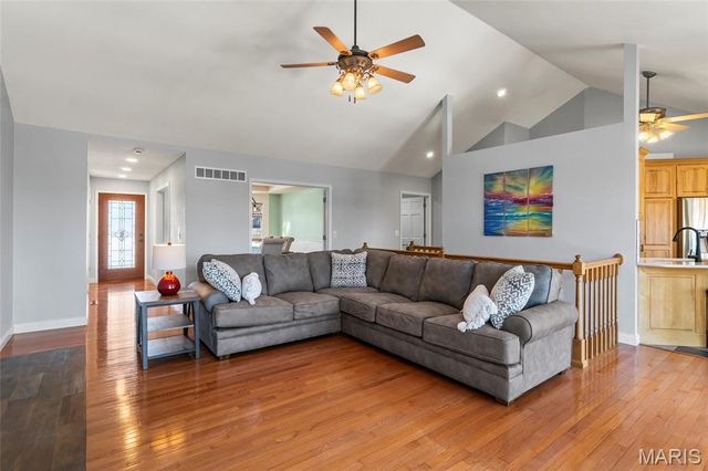 4200 Laurel Oak Lane, Smithton, IL 62285