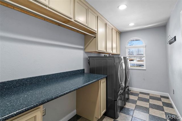 4200 Laurel Oak Lane, Smithton, IL 62285