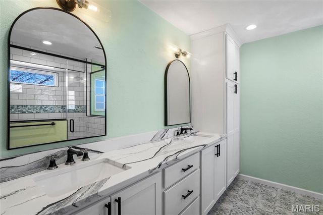 4200 Laurel Oak Lane, Smithton, IL 62285