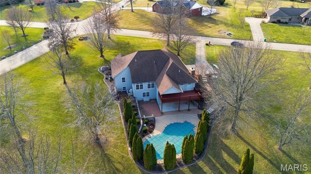 4200 Laurel Oak Lane, Smithton, IL 62285