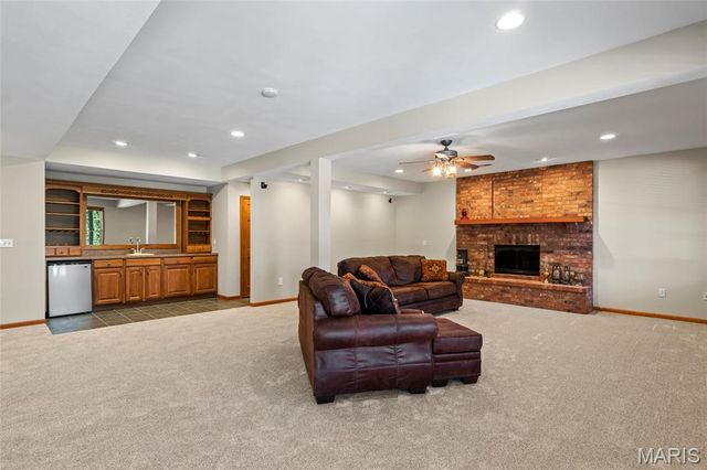 4200 Laurel Oak Lane, Smithton, IL 62285