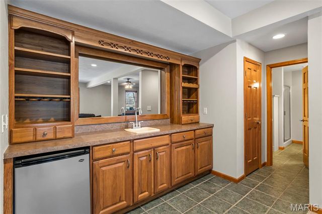 4200 Laurel Oak Lane, Smithton, IL 62285