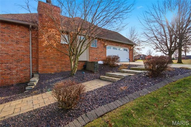 4200 Laurel Oak Lane, Smithton, IL 62285