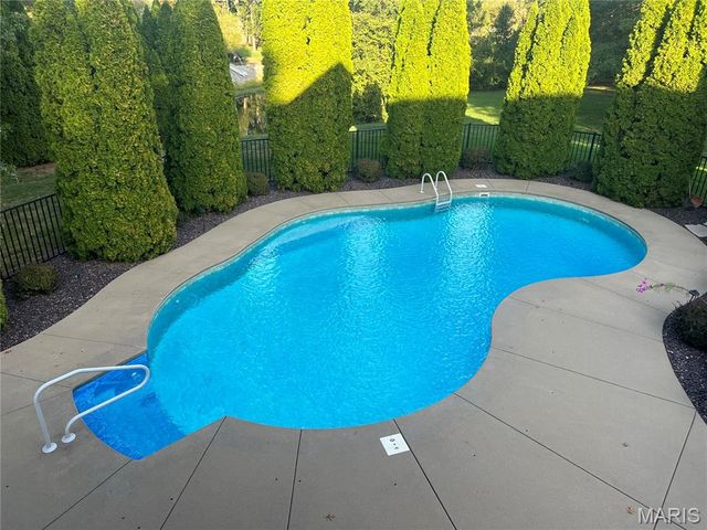 4200 Laurel Oak Lane, Smithton, IL 62285