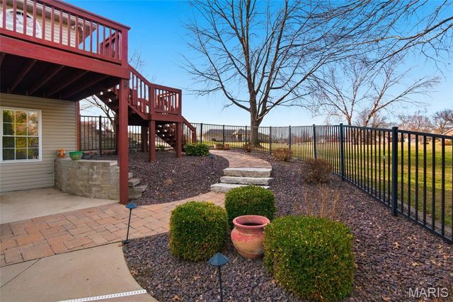 4200 Laurel Oak Lane, Smithton, IL 62285