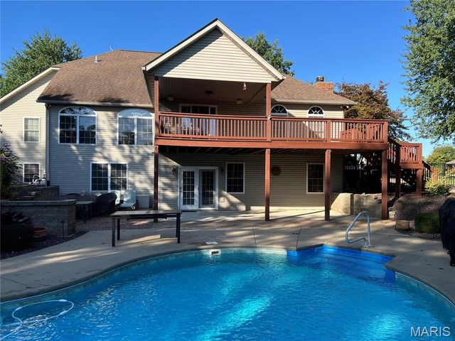 4200 Laurel Oak Lane, Smithton, IL 62285