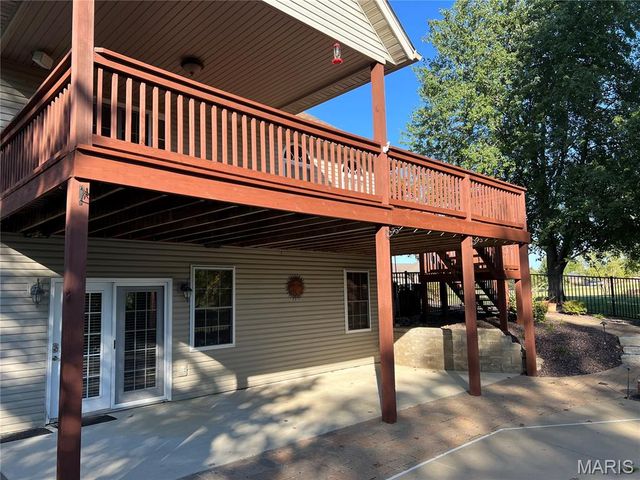 4200 Laurel Oak Lane, Smithton, IL 62285