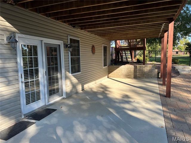 4200 Laurel Oak Lane, Smithton, IL 62285