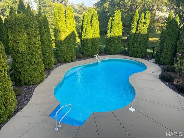 4200 Laurel Oak Lane, Smithton, IL 62285