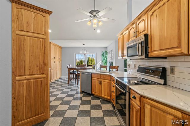 4200 Laurel Oak Lane, Smithton, IL 62285