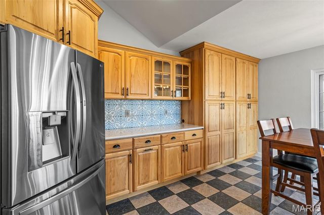 4200 Laurel Oak Lane, Smithton, IL 62285