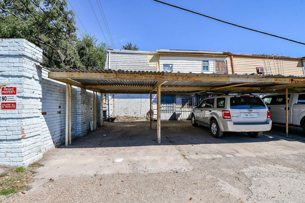 8282 Park Place Boulevard D1, Houston, TX 77017