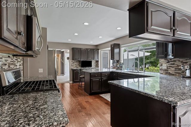 4238 Apple Valley Lane, West Bloomfield, MI 48323