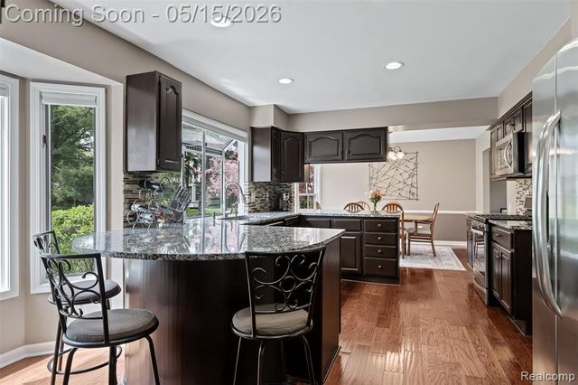 4238 Apple Valley Lane, West Bloomfield, MI 48323