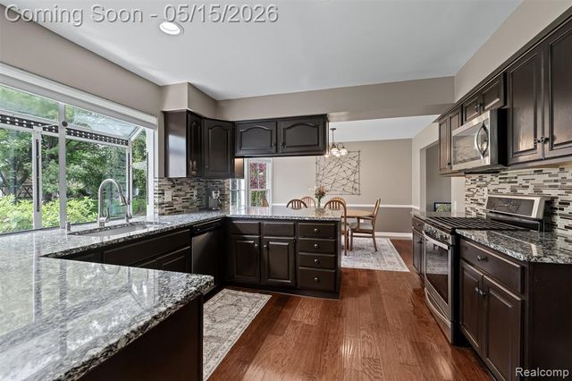 4238 Apple Valley Lane, West Bloomfield, MI 48323