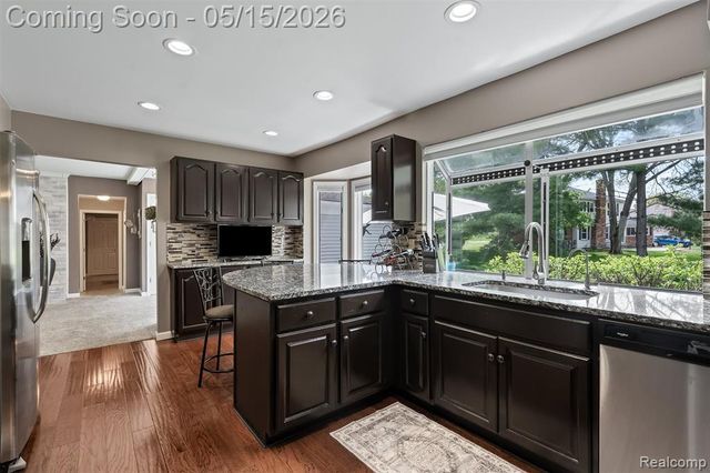 4238 Apple Valley Lane, West Bloomfield, MI 48323