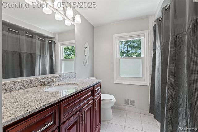4238 Apple Valley Lane, West Bloomfield, MI 48323