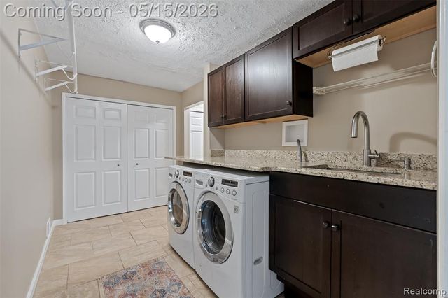 4238 Apple Valley Lane, West Bloomfield, MI 48323