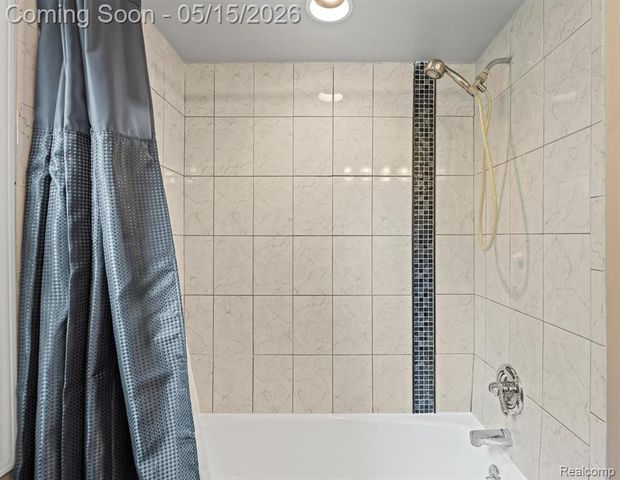 4238 Apple Valley Lane, West Bloomfield, MI 48323