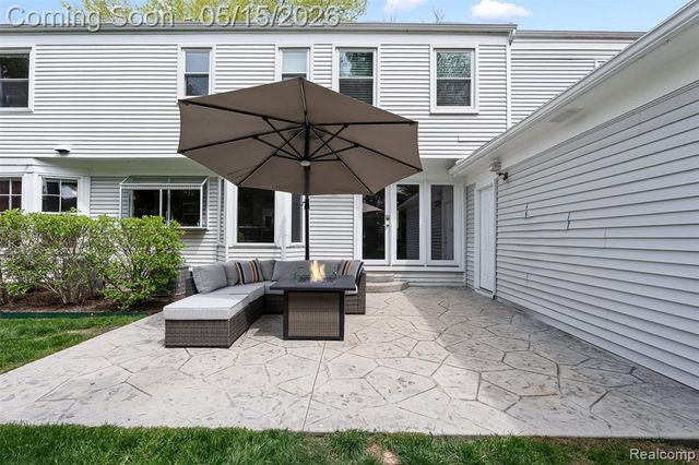 4238 Apple Valley Lane, West Bloomfield, MI 48323