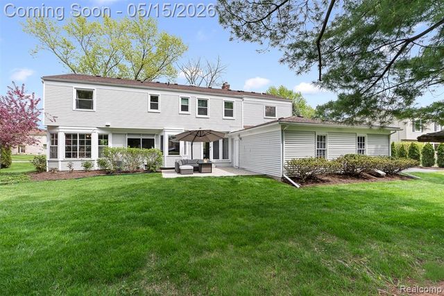 4238 Apple Valley Lane, West Bloomfield, MI 48323