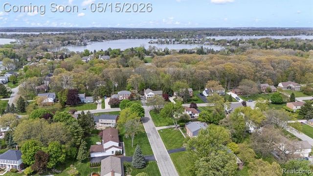 4238 Apple Valley Lane, West Bloomfield, MI 48323