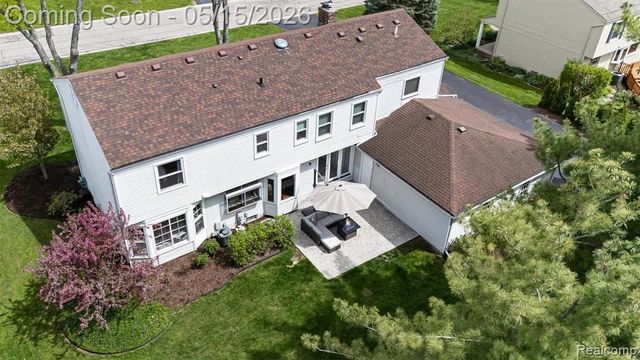 4238 Apple Valley Lane, West Bloomfield, MI 48323