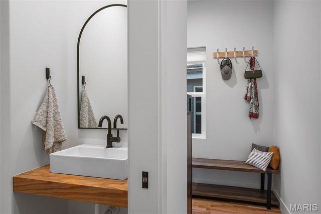 3215 Jasper Park, St Louis, MO 63139