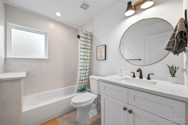 3215 Jasper Park, St Louis, MO 63139