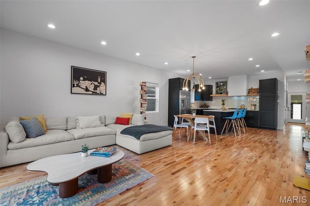 3215 Jasper Park, St Louis, MO 63139