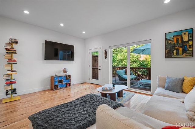 3215 Jasper Park, St Louis, MO 63139