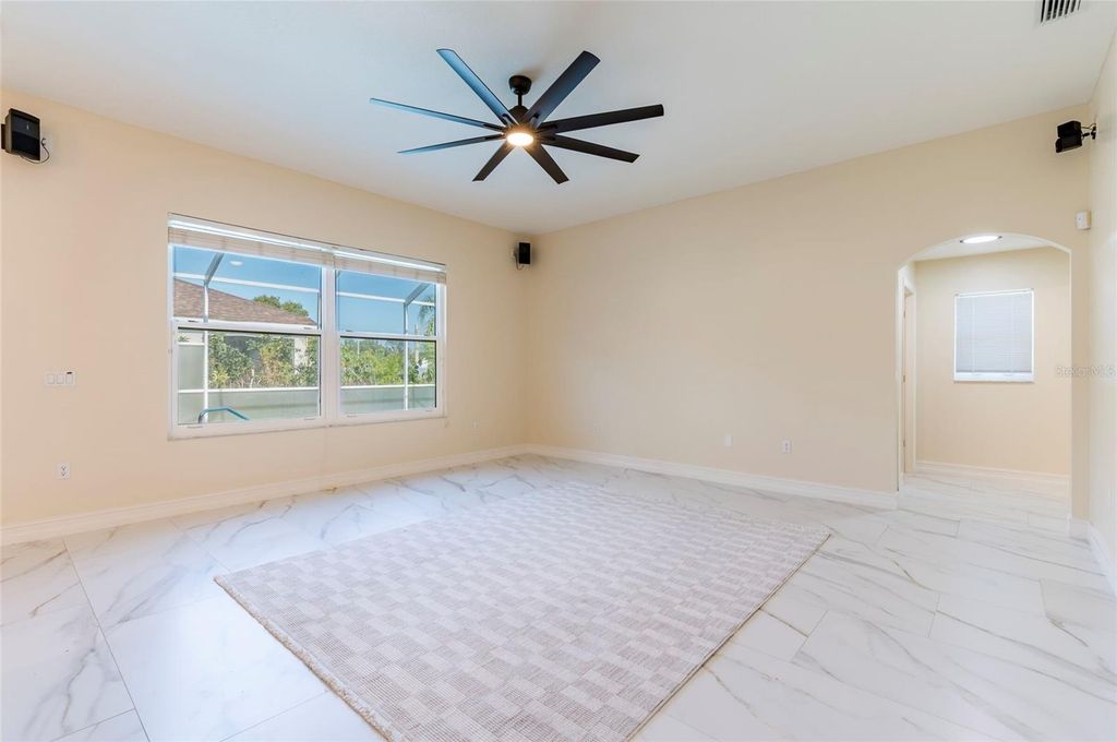 Image 25 of property listing at 4423 USEPPA DRIVE, Bradenton, FL 34203