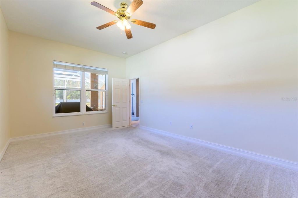Image 37 of property listing at 4423 USEPPA DRIVE, Bradenton, FL 34203