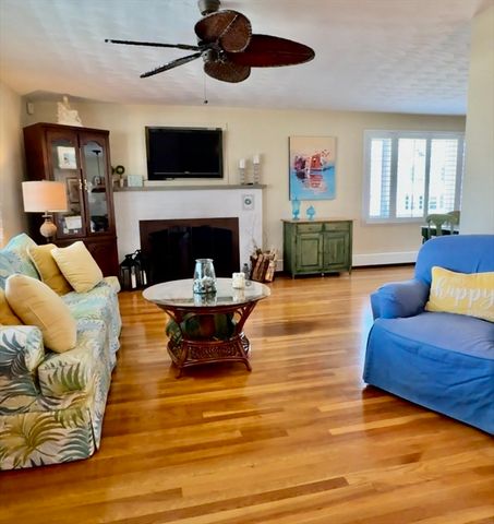 88 Revere St, Hull, MA 02045