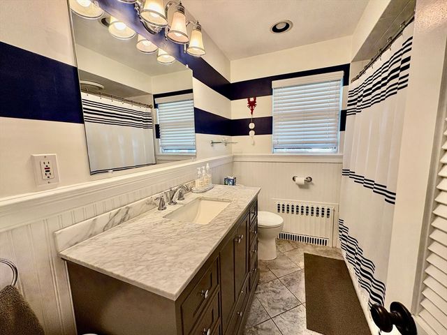 88 Revere St, Hull, MA 02045