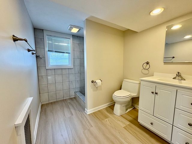 88 Revere St, Hull, MA 02045