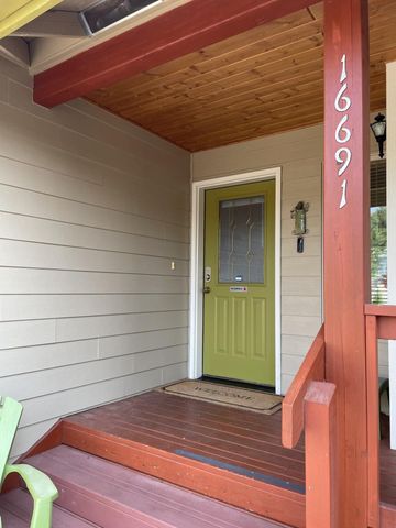 16691 Oakridge Place, La Pine, OR 97739