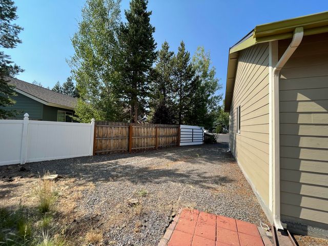 16691 Oakridge Place, La Pine, OR 97739