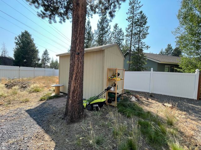 16691 Oakridge Place, La Pine, OR 97739