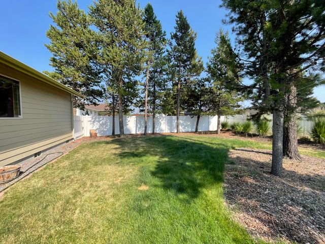 16691 Oakridge Place, La Pine, OR 97739