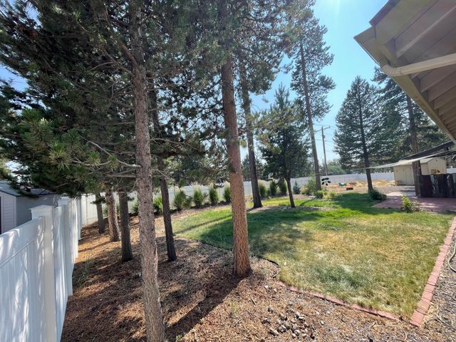16691 Oakridge Place, La Pine, OR 97739