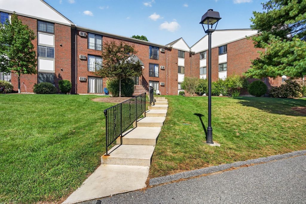 386 Great Rd A8, Acton, MA 01720